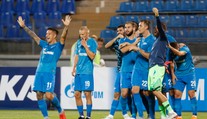 Šialený zápas v Petrohrade: Dve červené, deväť gólov, dva zásahy Roba Maka