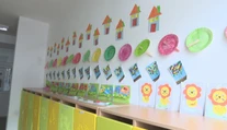 Škôlky nemajú dostatok miesta pre stovky detí. Štát zatiaľ len sľubuje a prepočítava