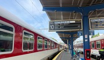 Veľké meškania na železnici, cestujúcim odriekli vlaky. Spôsobila to nečakaná udalosť