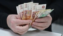 Omyl z neho spravil boháča. Robotníkovi poslali na účet výplaty jeho 34 kolegov
