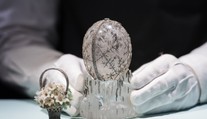 Zimné vajce legendárneho klenotníka Fabergého sa vydražilo za rekordnú sumu