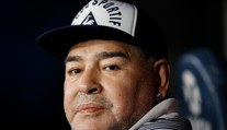 Zvrat v prípade Maradonovej smrti.  Podľa médií polícia obvinila jeho lekára