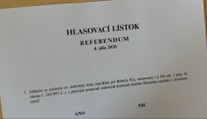 Referendum za milióny. Slováci budú rozhodovať o rente pre Fica či obnove NAKA
