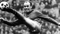 Žil z 300 eur, bol najlepší na svete a nikdy cez neho neprešiel ani Pelé. Slováci svojho kráľa futbalu nedocenili (príbeh)