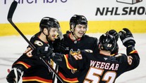 VIDEO: Calgary bez dvojice Slovákov uspelo v prestrelke s Buffalom. John Gibson bol hlavným dôvodom výhry Detroitu