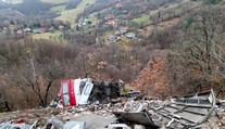 FOTO: Pri Jablonove nad Turňou odstránili poškodený vozeň z októbrovej zrážky vlakov
