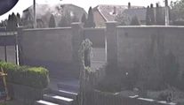 VIDEO: Exkluzívne zábery výbuchu domu pri Košiciach. Explózia vyrazila strešné okno, ulicou sa ozval ohlušujúci tresk