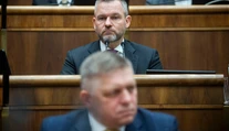 Prieskum dôveryhodnosti: Pellegrini sa vzdialil Ficovi, výrazný skok jedného z opozičných lídrov
