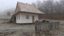 Unikátne domy z exkrementov: Takto sa žije v Zaježovej