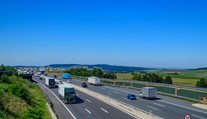 Diaľnice u našich susedov zdražejú: Za známku dáme výrazne viac