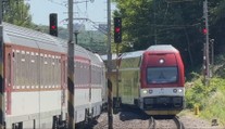 Nehoda na trati: Pri Bratislave do seba vrazili vlaky. Štyri stroje dokonca prešli na červenú