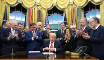 Koniec shutdownu v USA: Prezident Trump podpísal zákon
