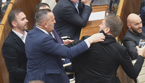 Prekročenie červených čiar. Poslanci v parlamente prerazili dno, tvrdia experti