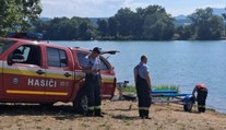 Nešťastie na Zlatých pieskoch. Z jazera vytiahli telo muža bez známok života