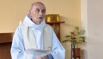 Veriaci i neveriaci sa dnes rozlúčili s brutálne zavraždeným kňazom
