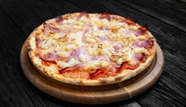 Anglická pizzeria bojuje proti ananásu na pizzi. Predáva ju za obrovskú sumu