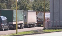 Pred hranicou v Užhorode uviazli stovky kamiónov. Niektorí vodiči sú tam už vyše týždeň