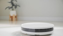 Španiel sa na diaľku zmocnil robotických vysávačov po celom svete. Nešlo mu o strašenie, chcel poukázať na problém