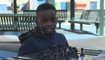 Chlapec (8) bez domova sa stal novým juniorským šampiónom v šachu