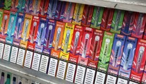 Zábavka, ktorá sa mení na závislosť. K dennému vapovaniu sa priznalo 15 percent školákov