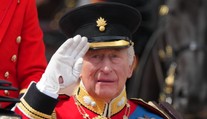 Karol III. ako prvý v moderných dejinách zverejnil daňové priznanie. Tá suma je závratná