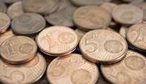 Skončia jedno- a dvojcentové euromince? Európska komisia posúdi vplyv ich používania