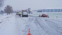 Sneh ochromil dopravu v Česku. Nehody zablokovali diaľnice, vlaky hlásia meškania