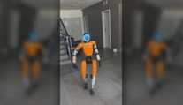 Vyzerá ako zo sci-fi, rozpráva sa s ľuďmi aj tancuje. Na Slovensku zdokonaľujú humanoidného robota