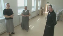 Rehoľné sestry sa zadlžili, aby vybudovali škôlku pre deti z osady. Peniaze na vybavenie tried im však chýbajú
