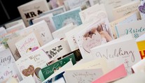 Koľko peňazí dať do obálky na svadbe? Odborník na etiketu prezradil sumu aj dôležité pravidlo