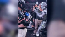 VIDEO: Usporiadali prvý súboj medzi robotom a človekom. Muž nastúpil do klietky proti „Terminátorovi“