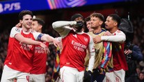 Arsenal odvrátil prehru na pôde rivala. Na Manchester City však stratil dva body