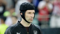 Petr Čech sa vracia do brány. Nie však futbalovej
