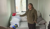 Zhoreli im domy, zachránili jedinú piecku. Rodiny s malými deťmi dostali unimobunky