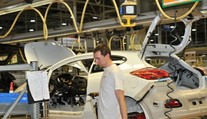 Slovensko a Česko zostávajú lídrami vo výrobe áut na obyvateľa