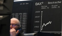 Po európskych trhoch sú dole aj americké. Analytici zvyšujú pravdepodobnosť recesie v USA