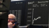 Po európskych trhoch sú dole aj americké. Analytici zvyšujú pravdepodobnosť recesie v USA