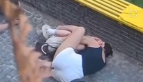 VIDEO: Dramatické scény z Ukrajiny. Útok prišiel počas čakania v rade na zmrzlinu, matka bránila dcéru vlastným telom