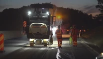 Cestári budú hotoví skôr, robia aj po nociach. Rýchlostná cesta pri Nitre by už onedlho mala mať nový asfalt