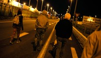 V snahe zastaviť migrantov zaplavili pozemky pri eurotuneli