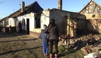 Požiar jej vzal celý dom. Dedina sa zomkla a žene podali pomocnú ruku