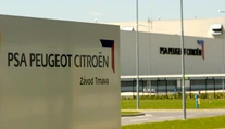 Tragédia v závode Peugeot. Muža zabila samonavíjacia brána
