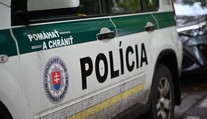 Máš na to päť sekúnd. Páchateľ prepadol čerpaciu stanicu v Rajci, odniesol si viac ako tisíc eur