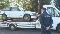 Leviciam dochádza trpezlivosť s vrakmi. Nepojazdné autá odtiahli do obce vzdialenej 130 kilometrov