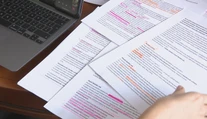 Vysokoškoláci majú online aj skúškové obdobie, využili to na nové formy podvádzania