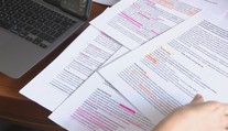 Vysokoškoláci majú online aj skúškové obdobie, využili to na nové formy podvádzania