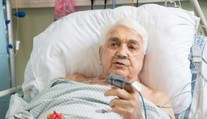 Česká herecká legenda bojuje v nemocnici o život. S Krampolom sa už chodia lúčiť blízki