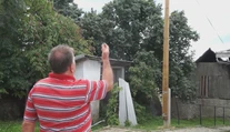 Zo dňa na deň mu na pozemku vyrástla poriadna opacha. Chcel sa jej zbaviť, ale nepochodil