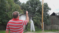 Zo dňa na deň mu na pozemku vyrástla poriadna opacha. Chcel sa jej zbaviť, ale nepochodil