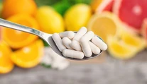 Pomáha imunite, no zázraky nečakajte. Odborníci vyvracajú mýty o obľúbenom vitamíne